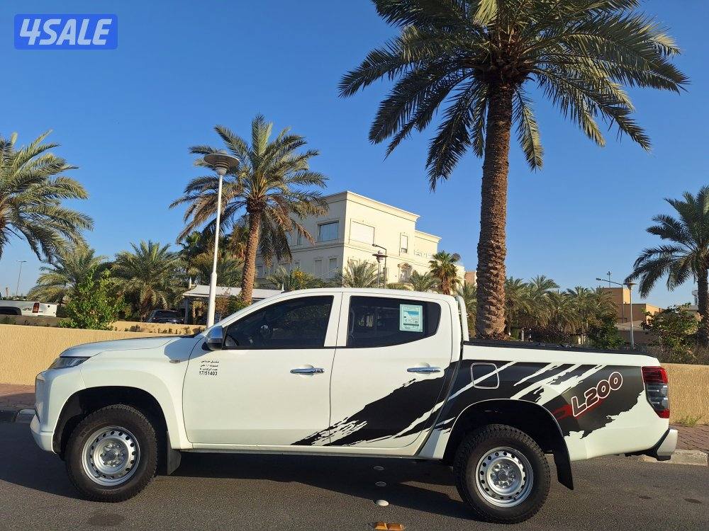 وانيت متسوبيشي 4×47