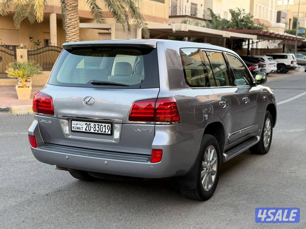 للبيع جيب لكزس Lx570 بحاله فوق الممتازه2