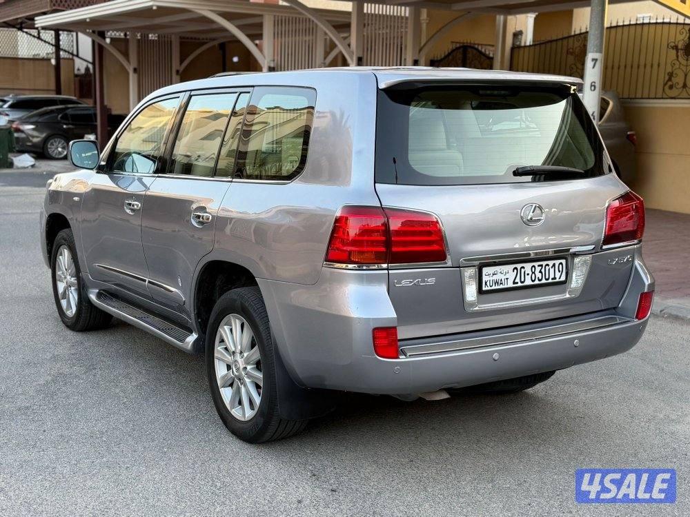 للبيع جيب لكزس Lx570 بحاله فوق الممتازه3