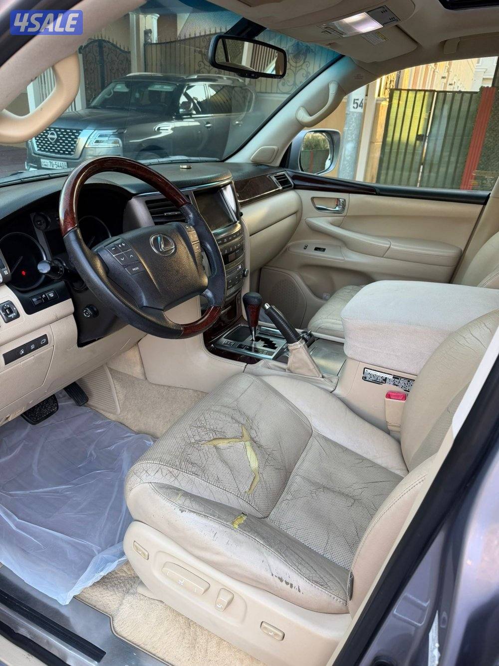 للبيع جيب لكزس Lx570 بحاله فوق الممتازه4