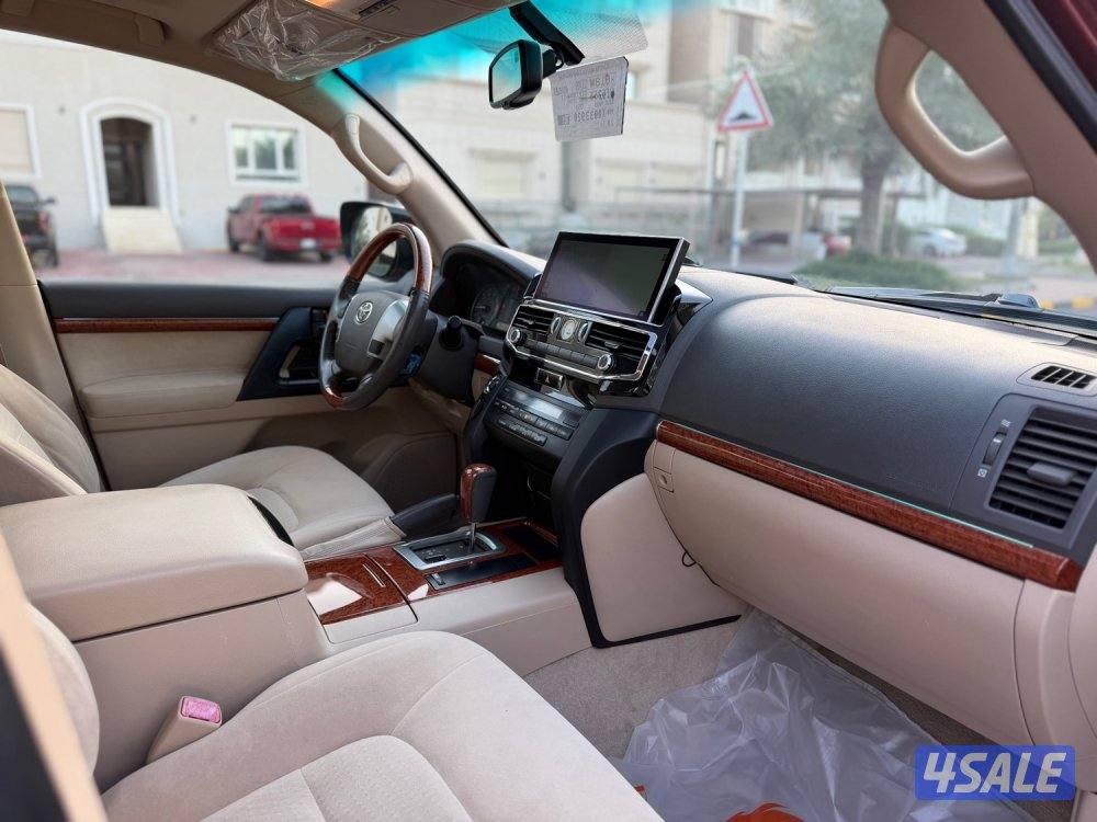 لاندكروزر 2014 ماشي 188 الف الساير7