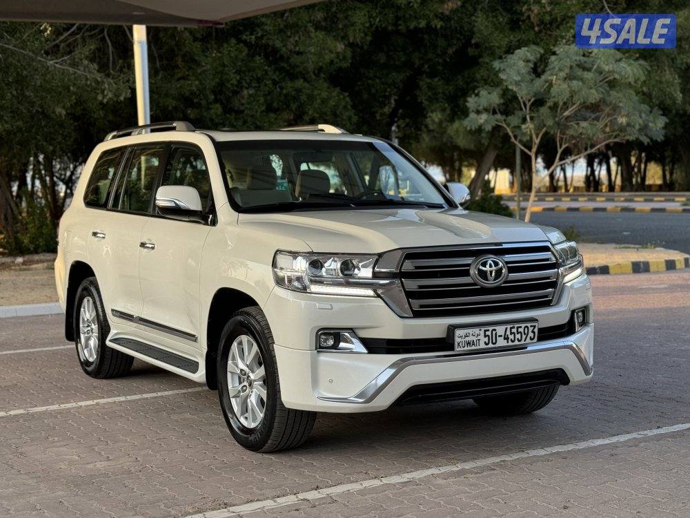 لاند كروز 2018 صدفي الساير زوائد مخمل بحالة ممتازة3