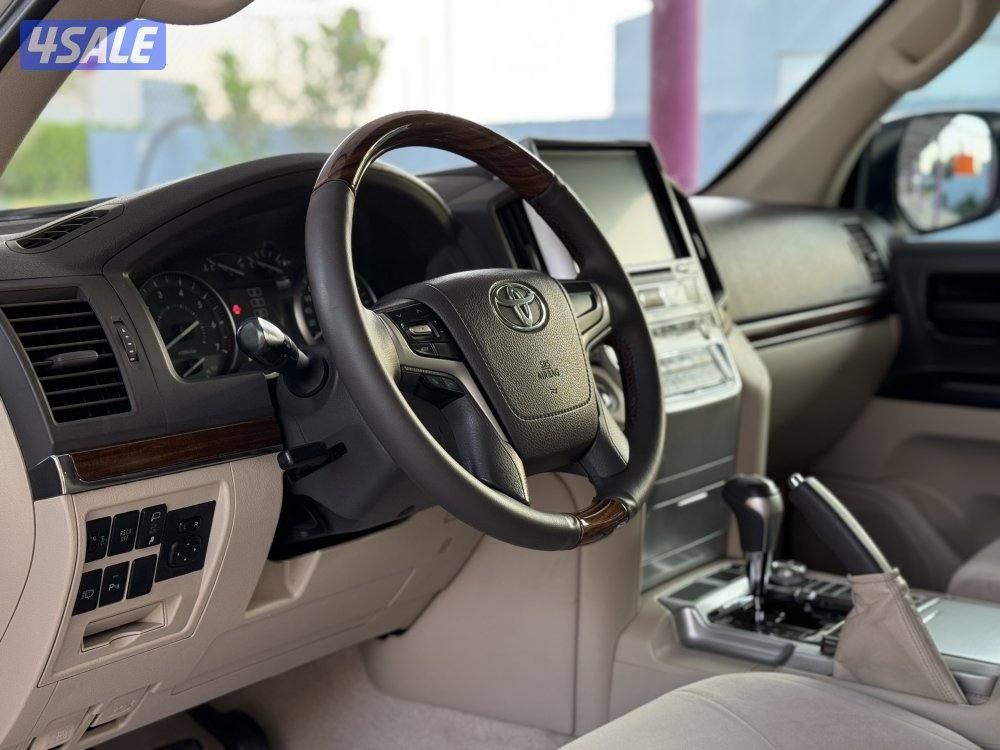 لاند كروز 2018 صدفي الساير زوائد مخمل بحالة ممتازة6