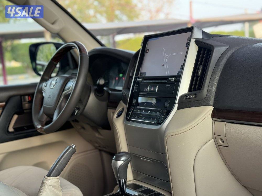 لاند كروز 2018 صدفي الساير زوائد مخمل بحالة ممتازة7