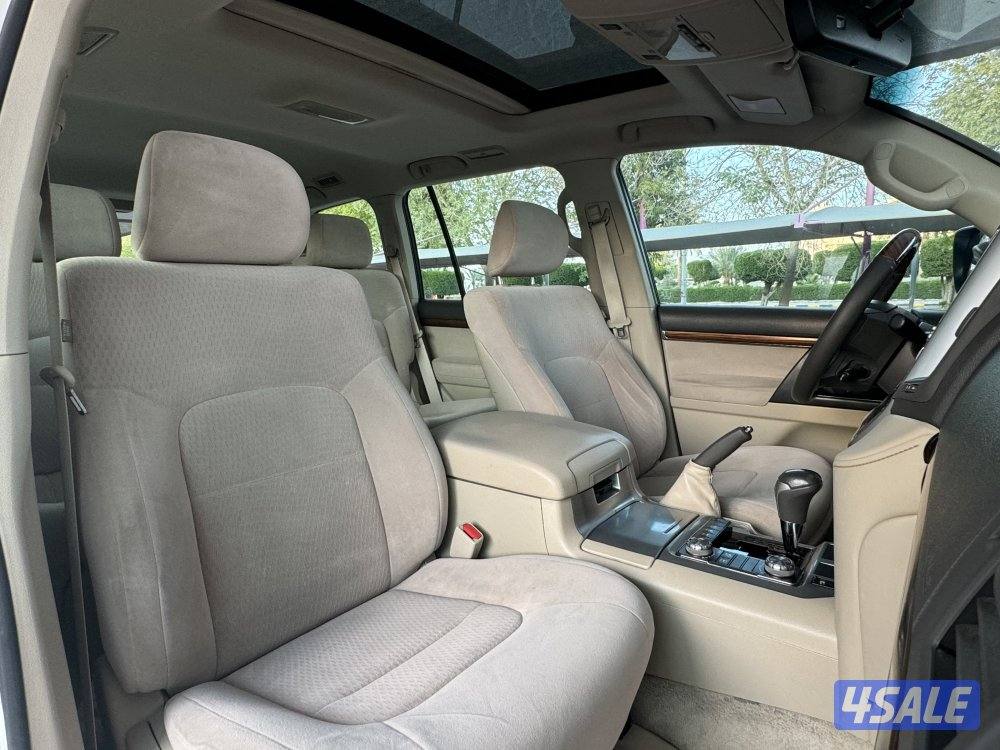 لاند كروز 2018 صدفي الساير زوائد مخمل بحالة ممتازة8