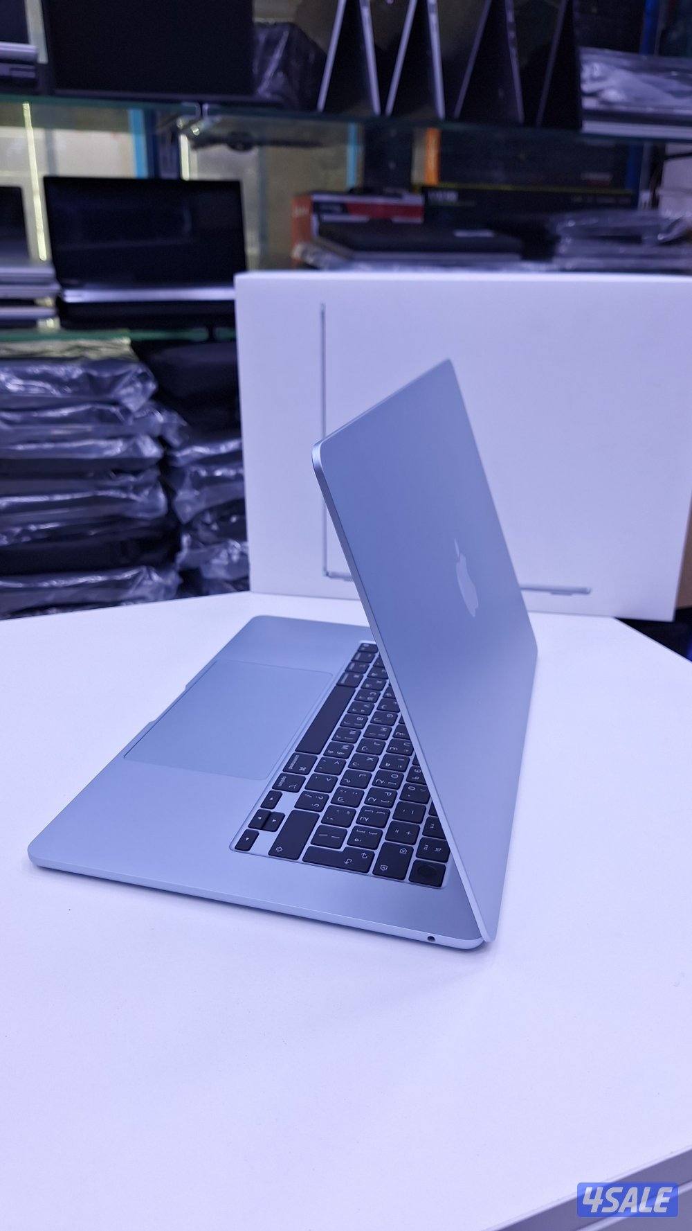 MacBook Air M4 – شاشة 15 إنش – RAM 16GB – استخدام خفيف جداً1