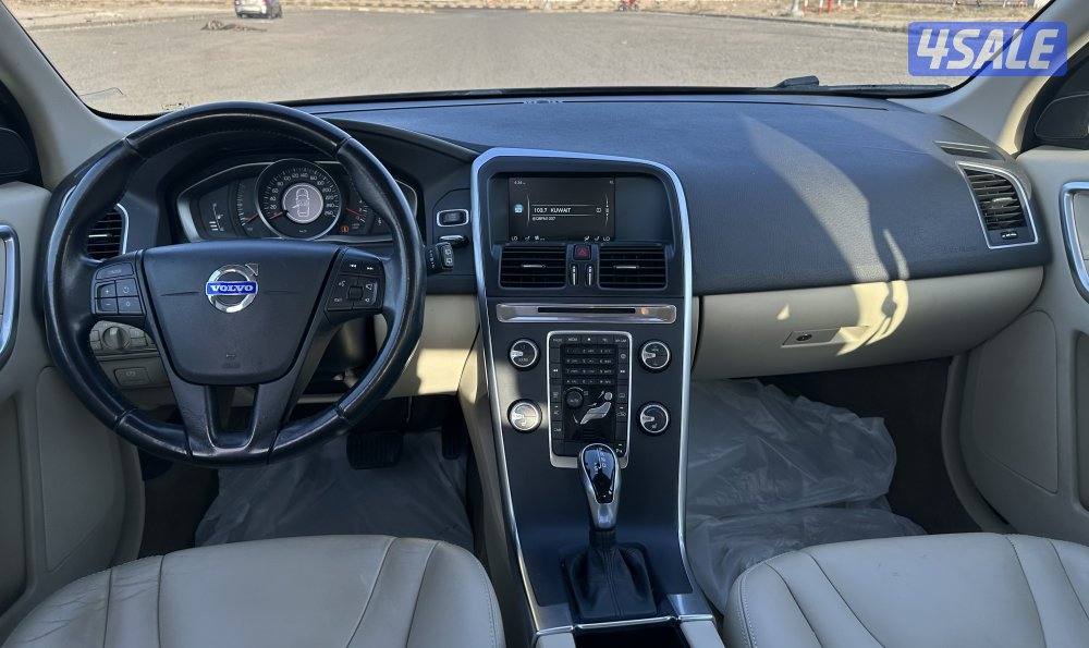 للبيع فولفو موديل 20144