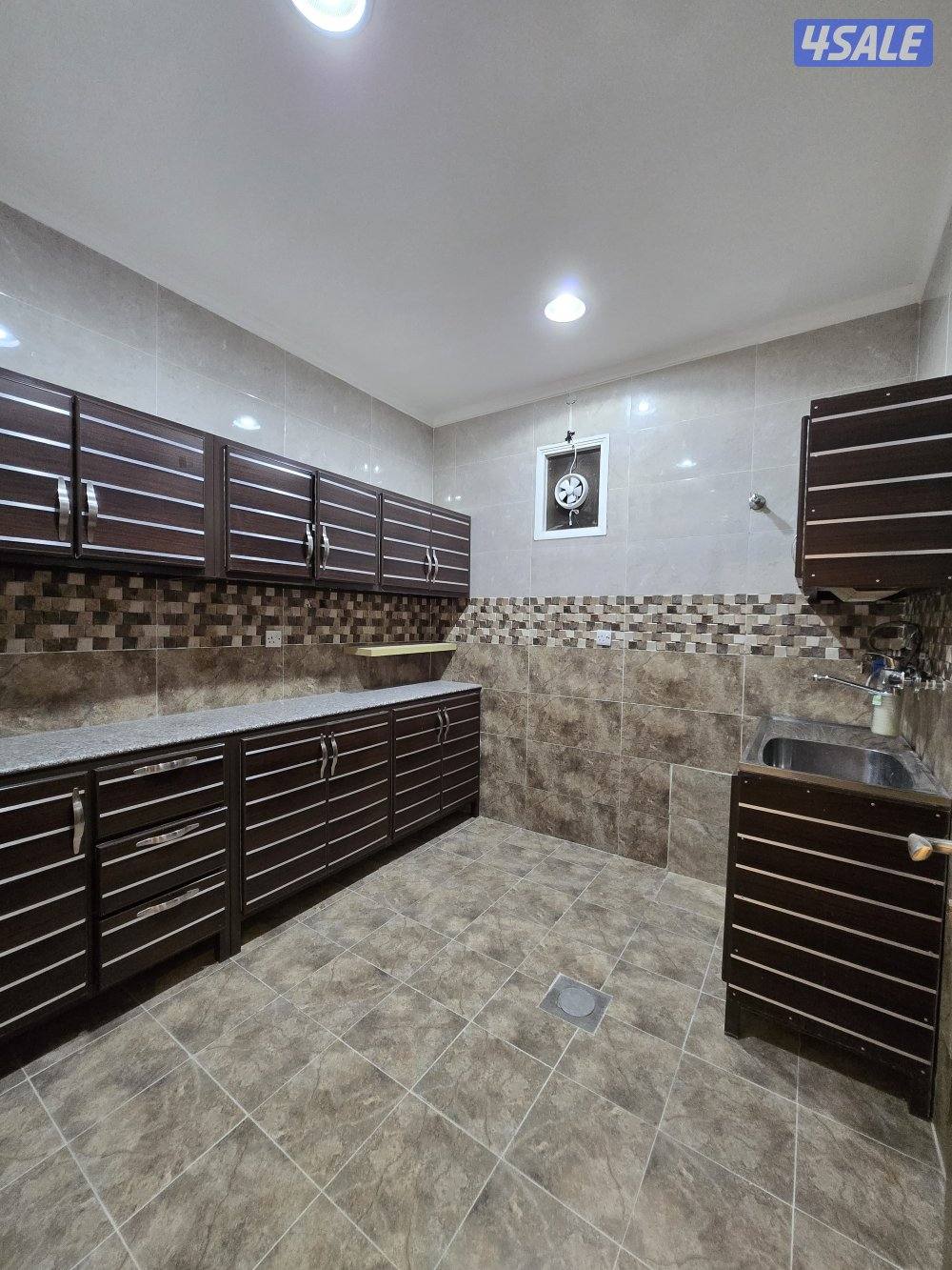 فرصه لاتعوض ولاتتكرر..  للإيجار شقه مساحات كبيره سوبر لوكس بالفحيحيل8