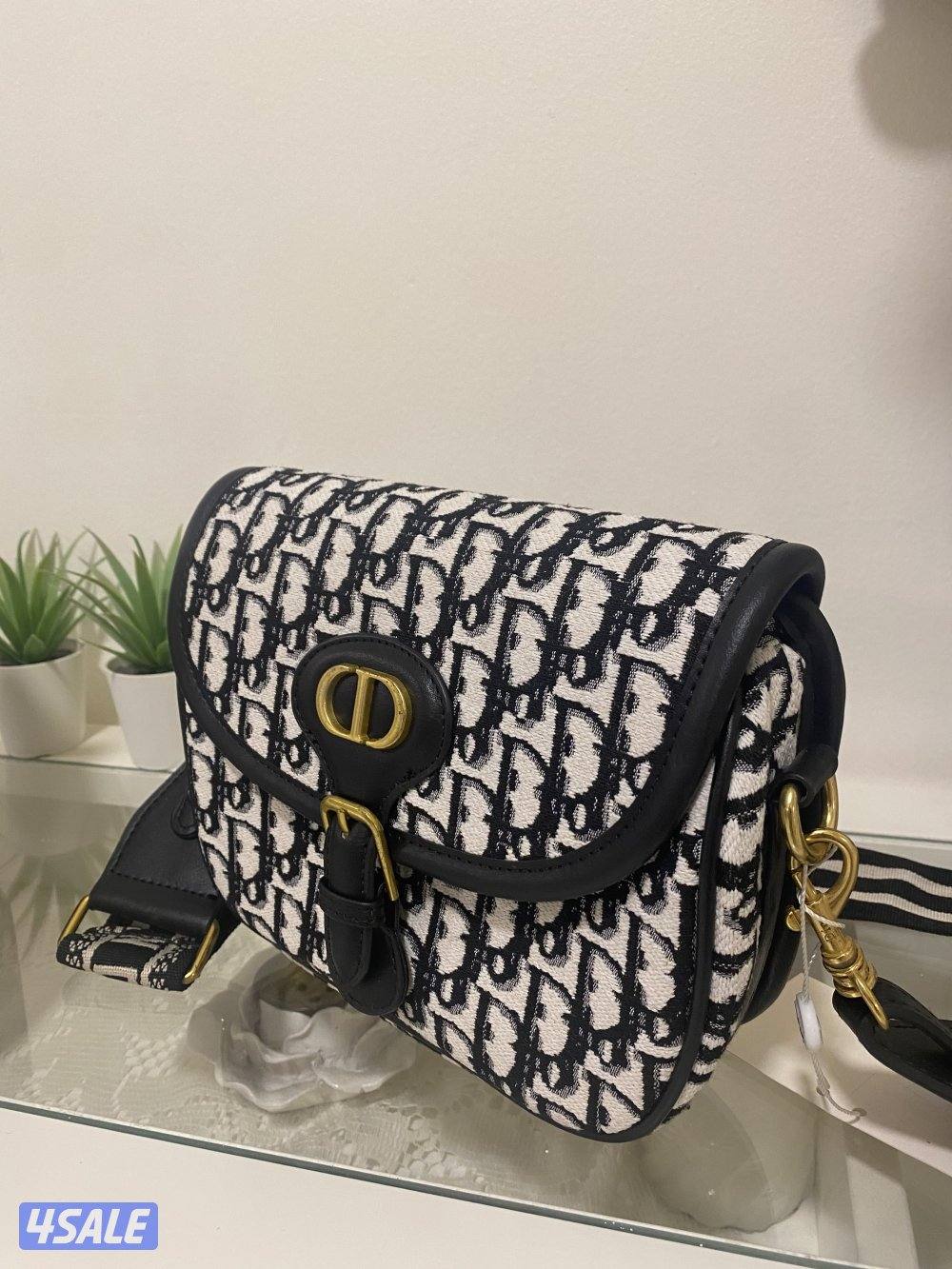 جزدان christan dior درجه اولى master التنين مع بعض ٢٥1