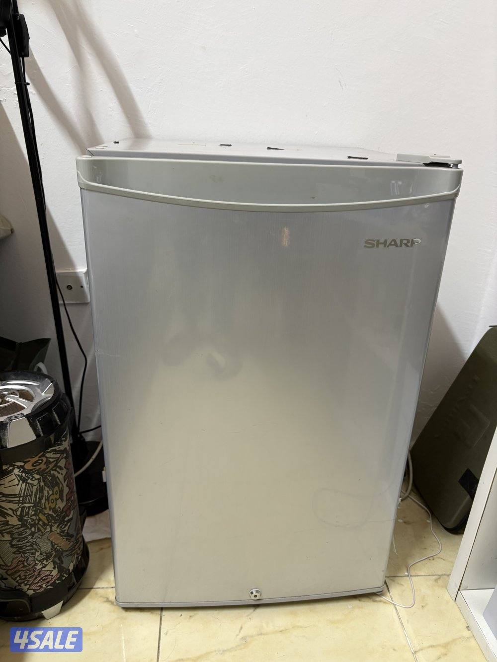 للبيع ثلاجة sharp صغيره1