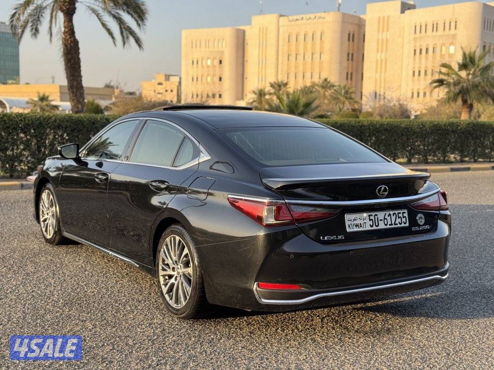 لكزس ES250 موديل 2019 كامل المواصفات4