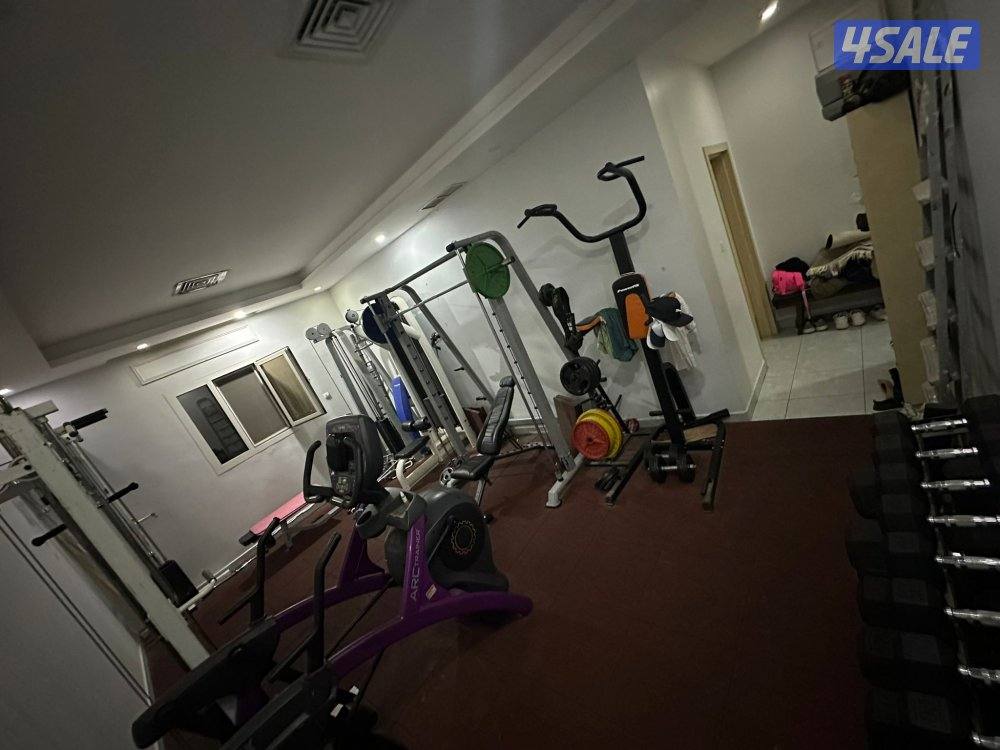 للبيع نادي كله على بعضه0