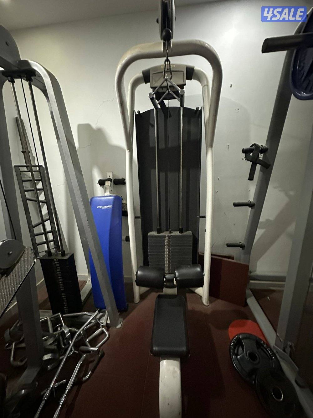 للبيع نادي كله على بعضه3