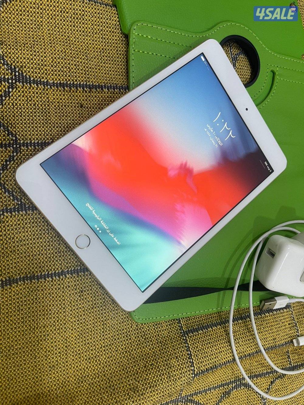 ايباد ميني 3 ثري 16 قيقا نظيف وشغال تمام مع كفر وشحن والواير2