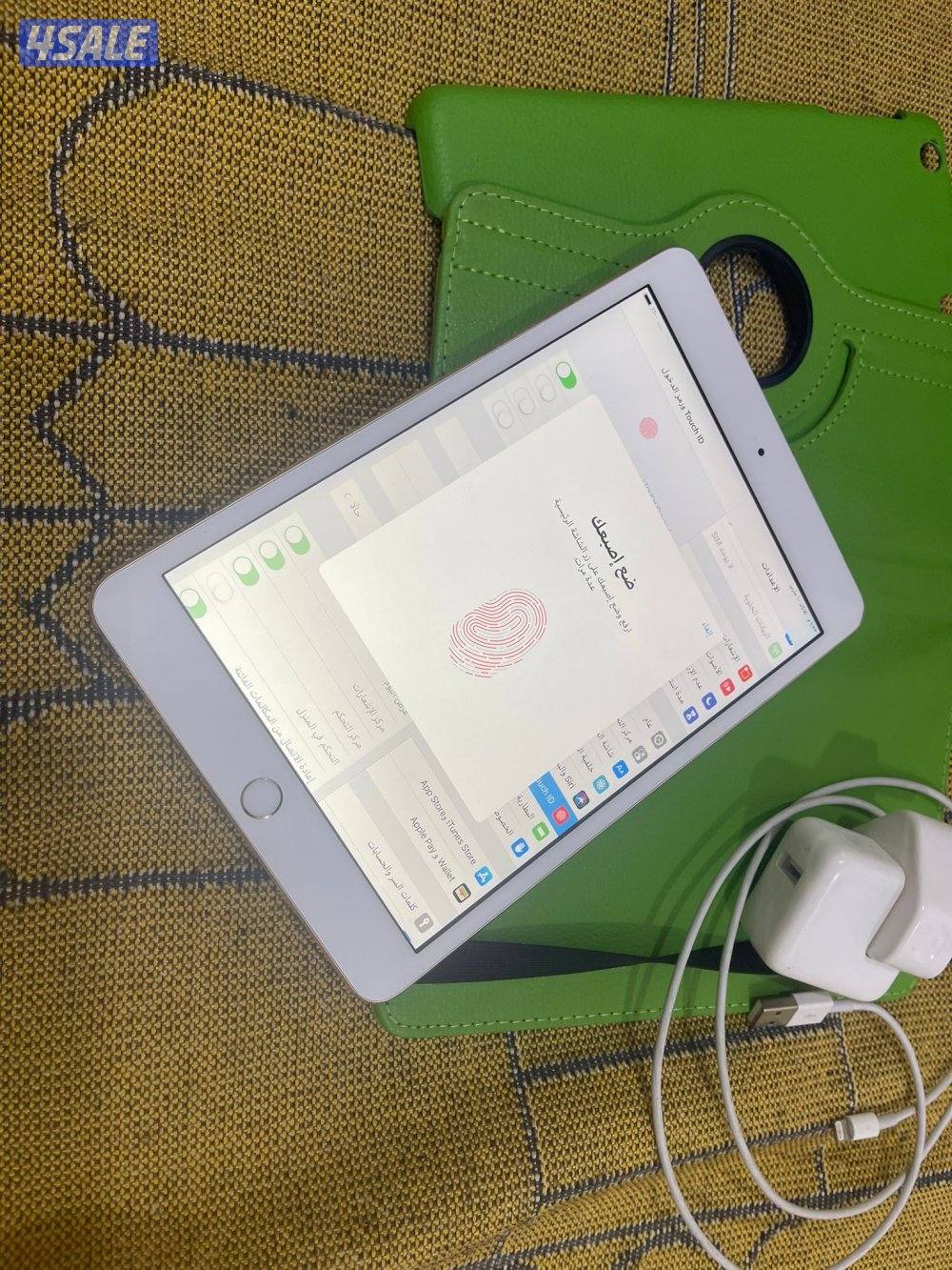 ايباد ميني 3 ثري 16 قيقا نظيف وشغال تمام مع كفر وشحن والواير3