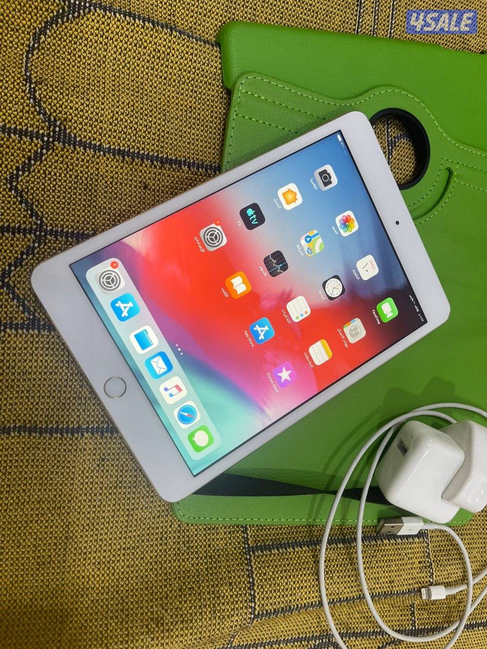 ايباد ميني 3 ثري 16 قيقا نظيف وشغال تمام مع كفر وشحن والواير7