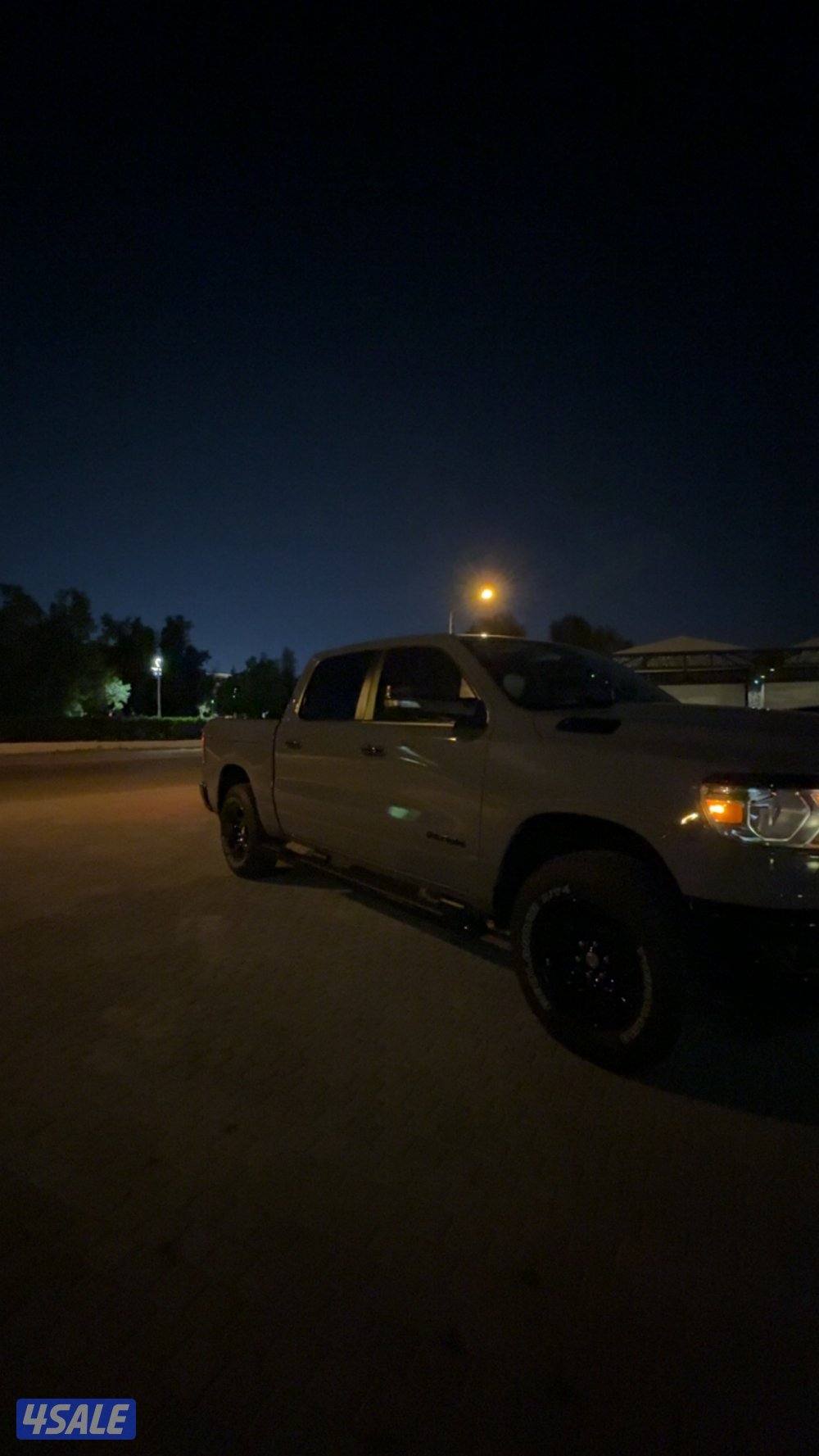 RAM BIGHORN  5.7 HEMI LEATHER WRAPPED DASHCAM NEW TIRES  415 HORSE PWR6