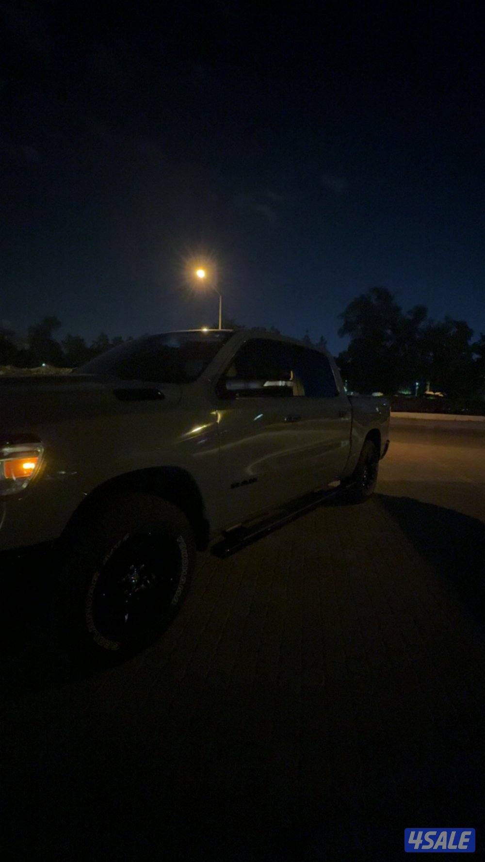 RAM BIGHORN  5.7 HEMI LEATHER WRAPPED DASHCAM NEW TIRES  415 HORSE PWR7