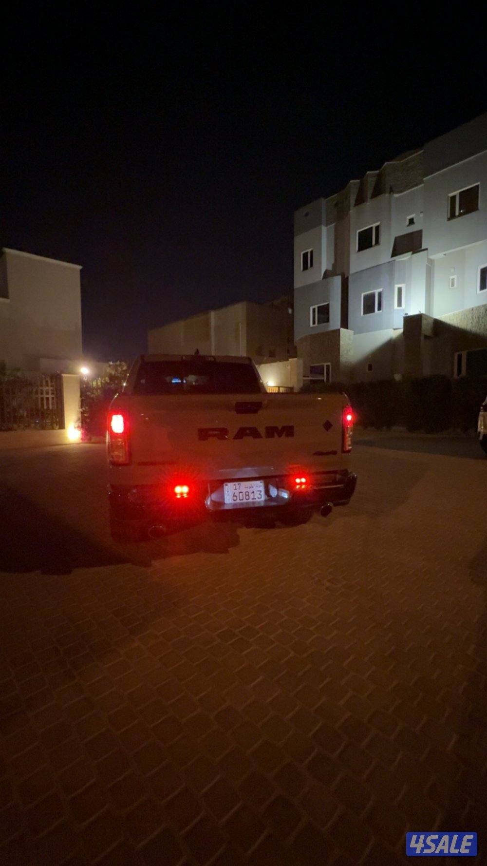 RAM BIGHORN  5.7 HEMI LEATHER WRAPPED DASHCAM NEW TIRES  415 HORSE PWR8