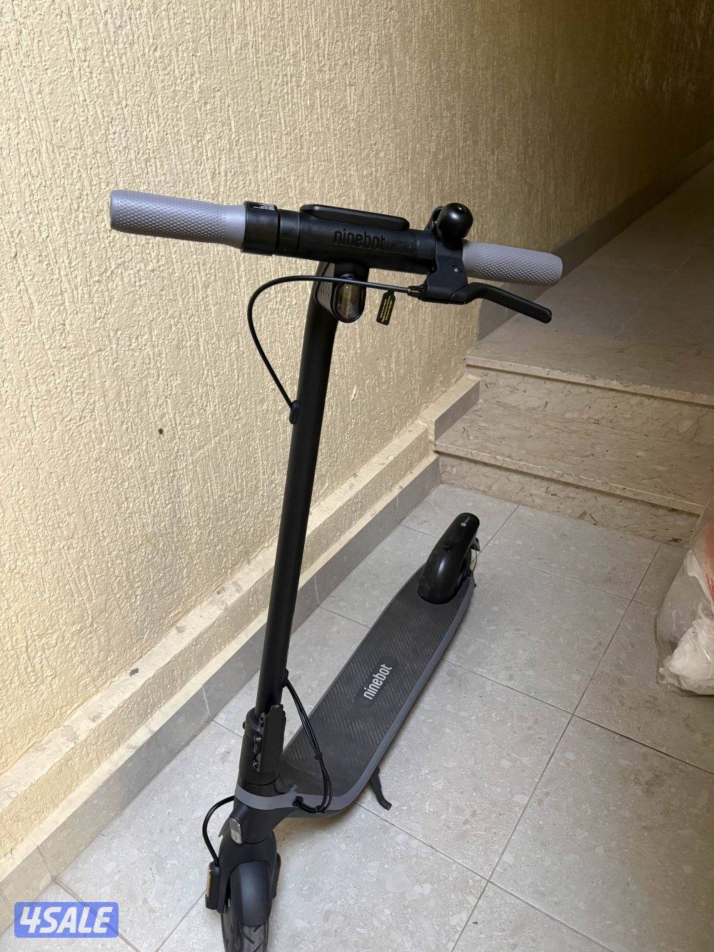 سكوتر كهربائي مستعمل استعمال٢ساعتين السرعه٢٥ ومعاه شحنه1