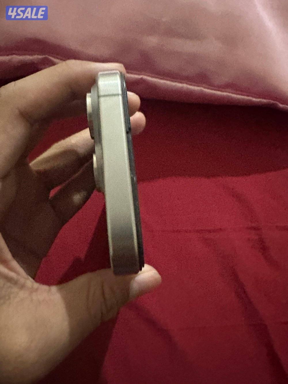 iPhone 15 Pro white 256GB with charger screen protector and phone case3