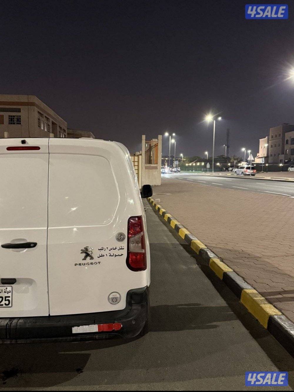 للبيع سيارة مجهزة بالكامل ( غسيل سيارات )1