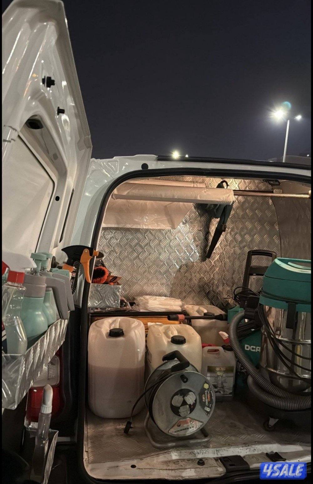 للبيع سيارة مجهزة بالكامل ( غسيل سيارات )3