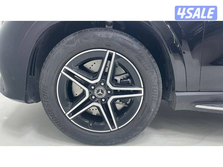 Mercedes-Benz GLE SUV8