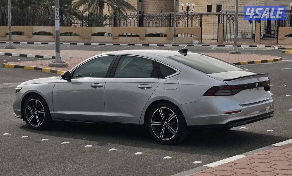 للبيع هوندا اكورد هايبرد سبورت موديل ٢٠٢٣ نظيفة جدا1