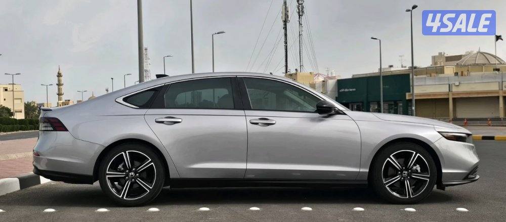 للبيع هوندا اكورد هايبرد سبورت موديل ٢٠٢٣ نظيفة جدا9