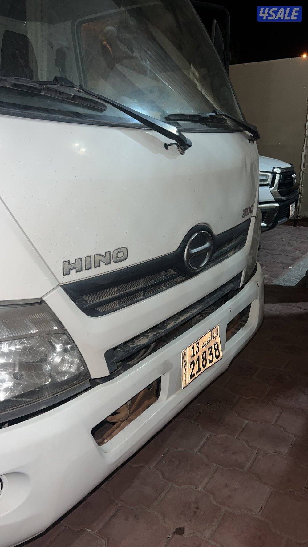 للبيع بقاله متنقله هينو يابانيه3