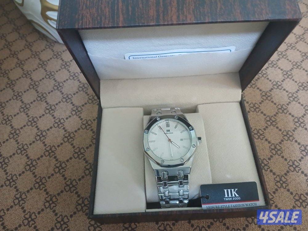 الساعه انا شريت ٢٥ دينار او امس شریت مافی شی خربان میه بل میه1