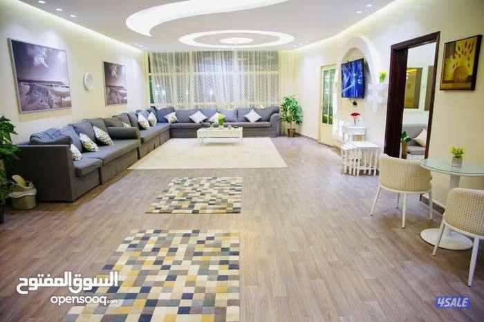 أفضل  تنظيف في الكويت، تنظيف الأرائك والسجاد والديوانية والمطابخ و4