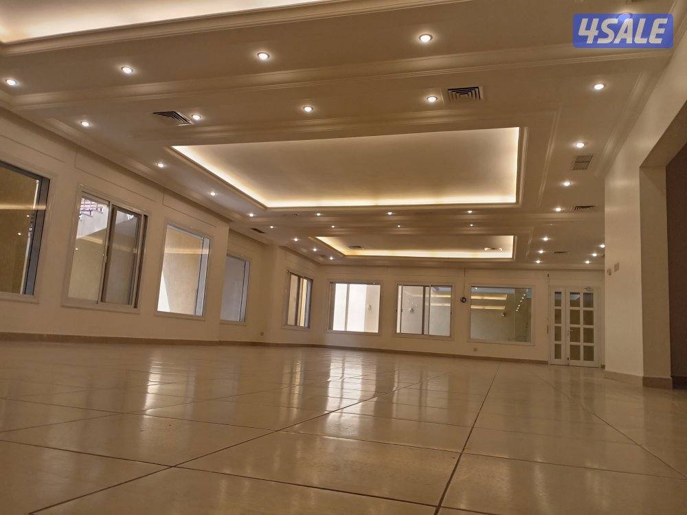 للإيجار دوبلكس في الروضة ويوجد شقه كبيره بنفس الفيلا1