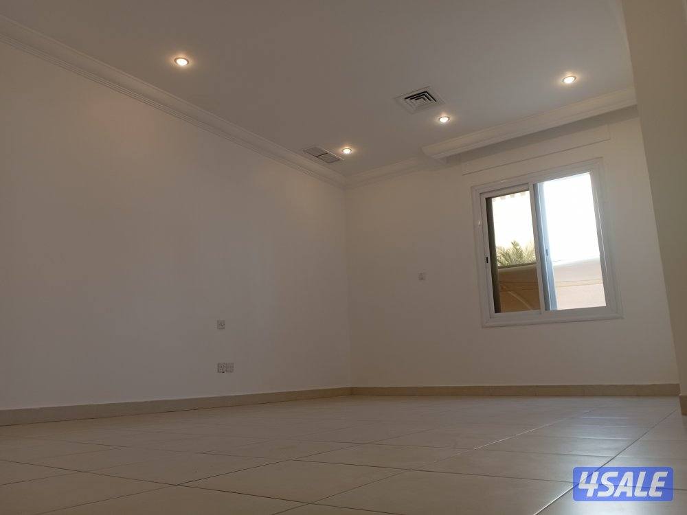 للإيجار دوبلكس في الروضة ويوجد شقه كبيره بنفس الفيلا5