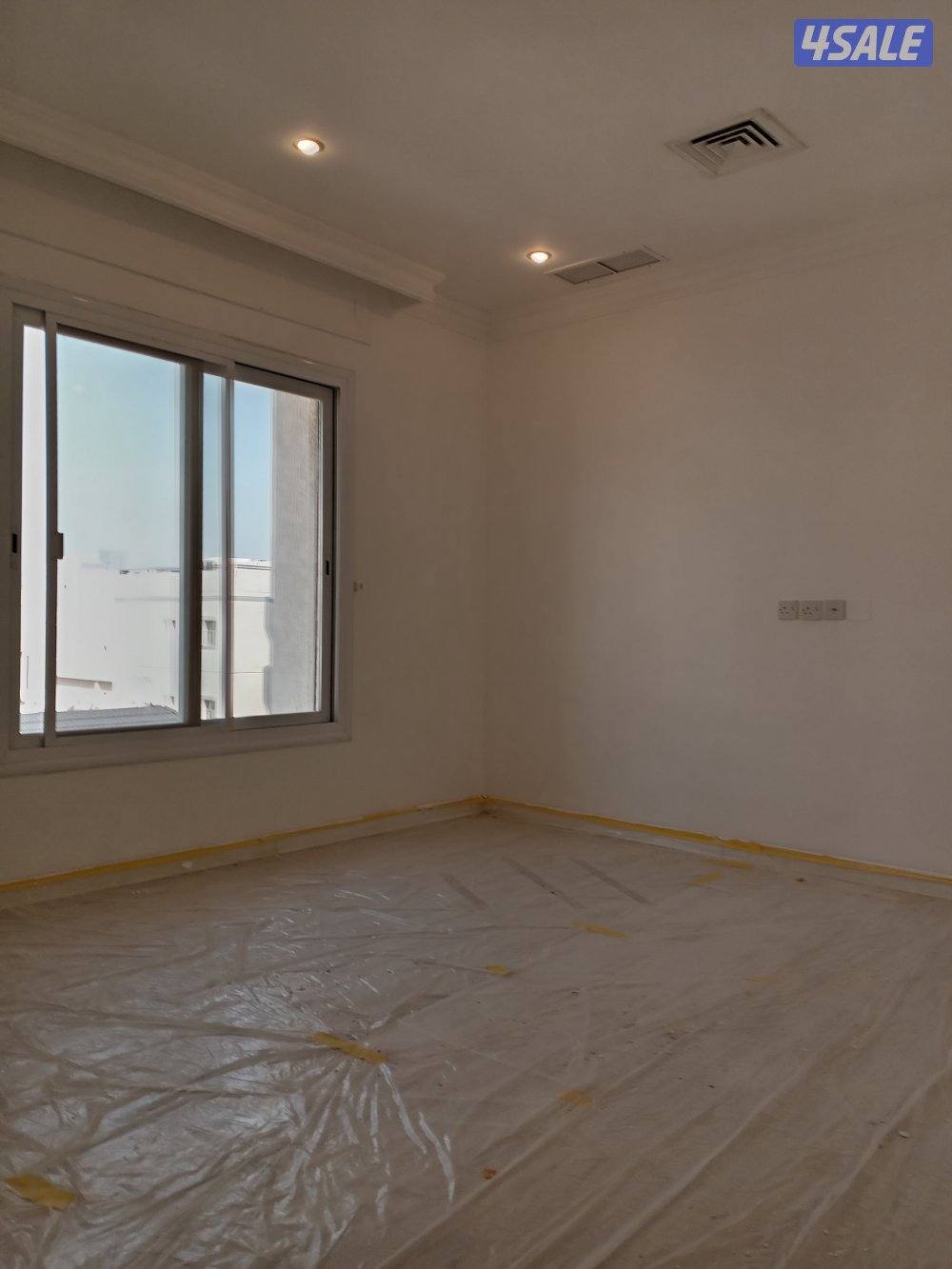 للإيجار دوبلكس في الروضة ويوجد شقه كبيره بنفس الفيلا8