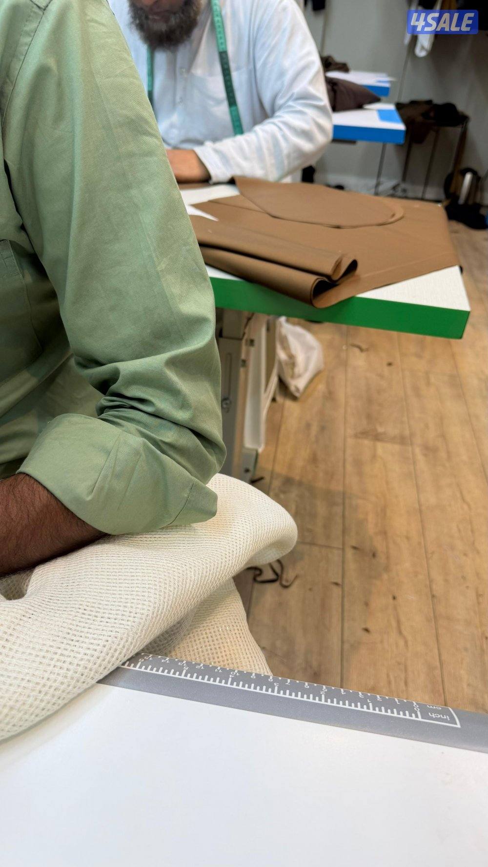 خياط ملابس نسائي للبيع0