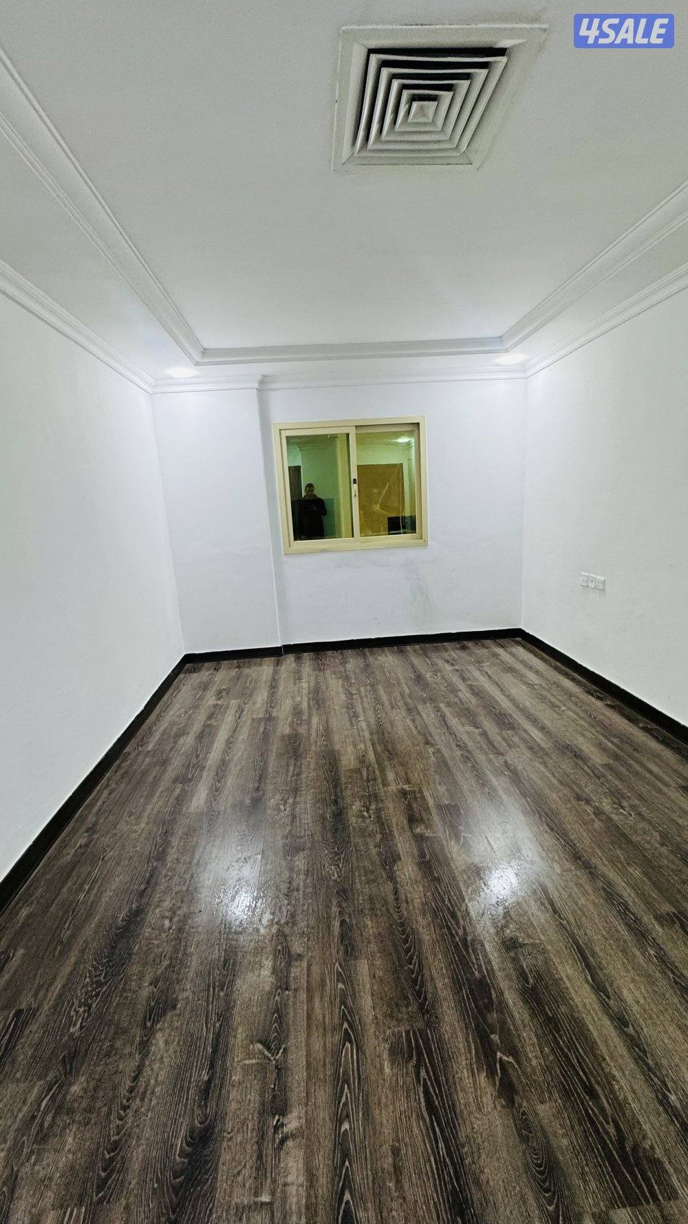 شقه للايجار بحولي غرفة وصالة وحمام ومطبخ مساحات كبيرة جدا1