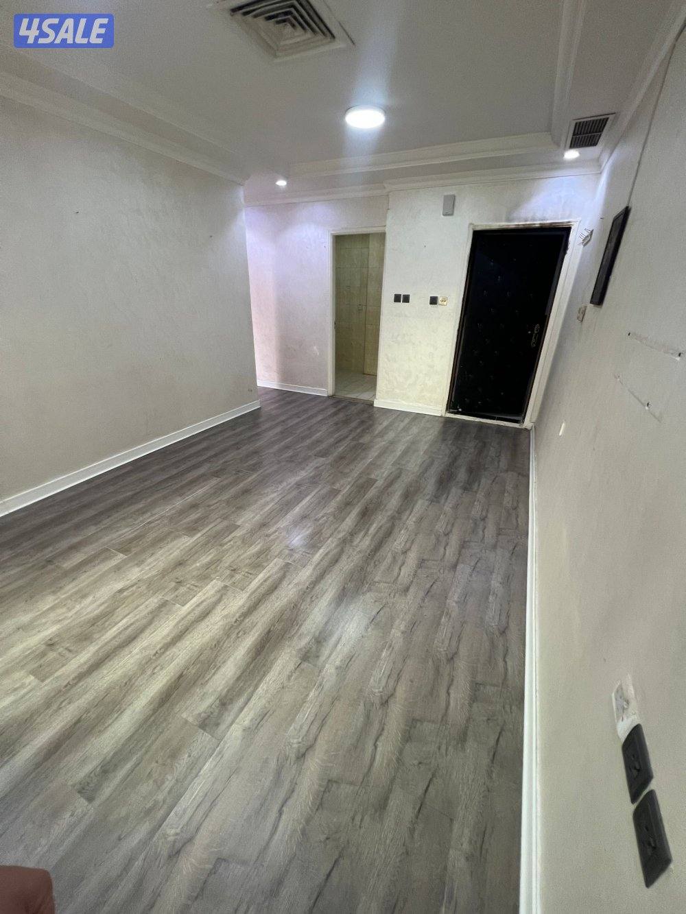 شقه للايجار بحولي غرفة وصالة وحمام ومطبخ مساحات كبيرة جدا7