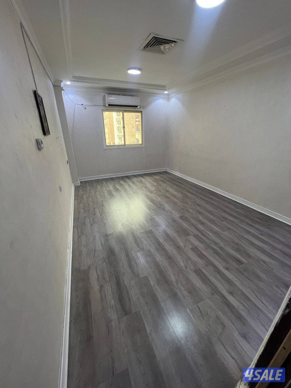 شقه للايجار بحولي غرفة وصالة وحمام ومطبخ مساحات كبيرة جدا8