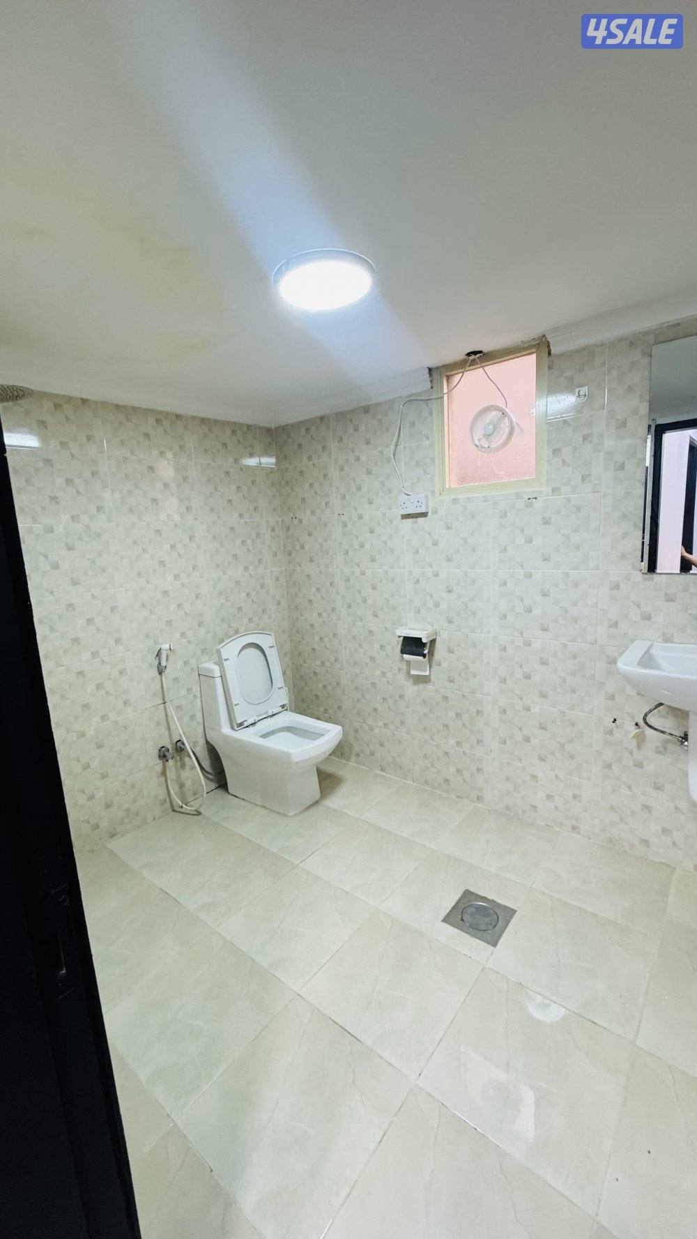 شقه للايجار بحولي غرفة وصالة وحمام ومطبخ مساحات كبيرة جدا12