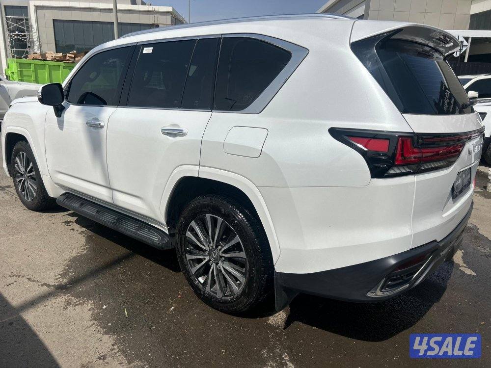 لكزس LX600 درجة اولى 
twinturbo .V6
موديل  2023
ماشى 75.000 k.m2