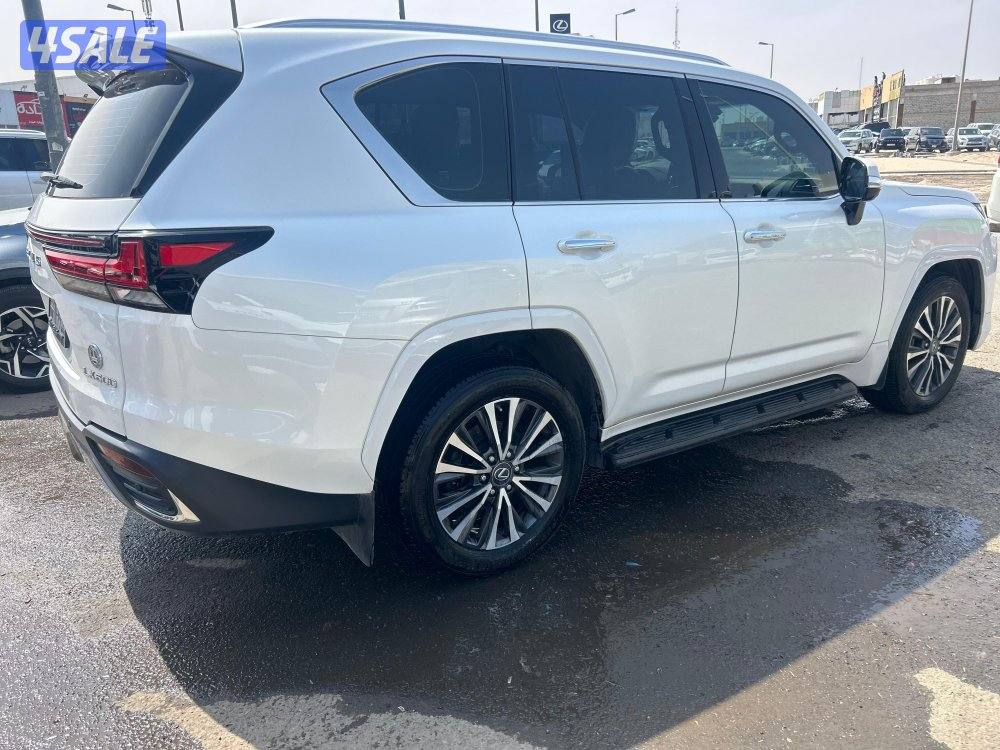 لكزس LX600 درجة اولى 
twinturbo .V6
موديل  2023
ماشى 75.000 k.m3
