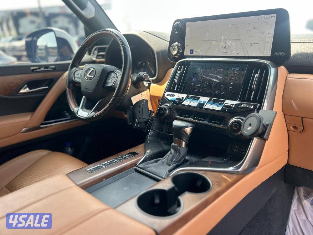 لكزس LX600 درجة اولى 
twinturbo .V6
موديل  2023
ماشى 75.000 k.m7