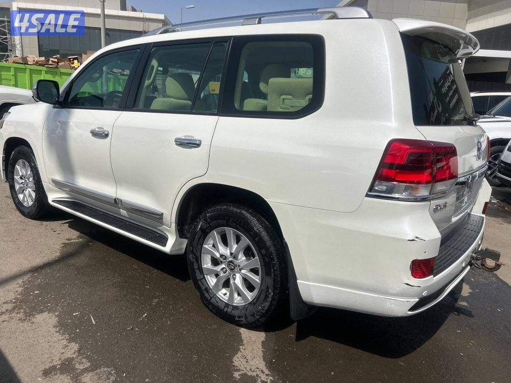 تويوتا لاند كروزر GX.R-V8
موديل 2016
ماشى 184.000  k.m 
وارد الساير2