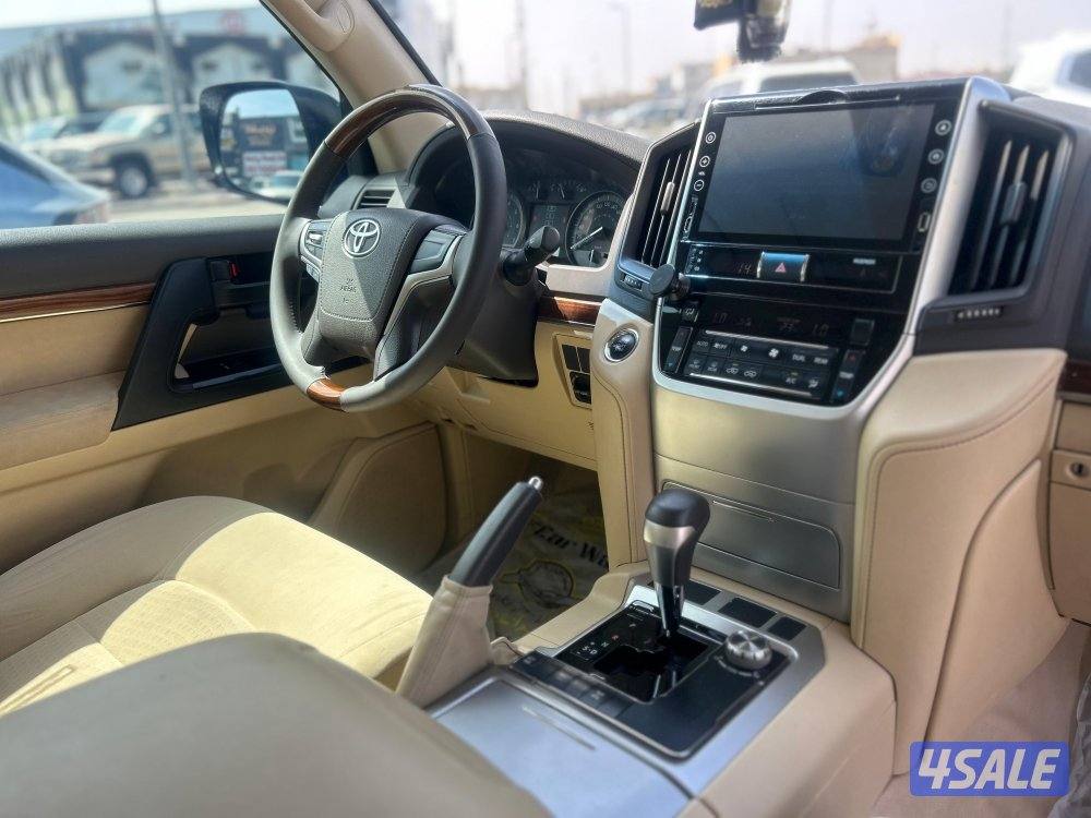 تويوتا لاند كروزر GX.R-V8
موديل 2016
ماشى 184.000  k.m 
وارد الساير7