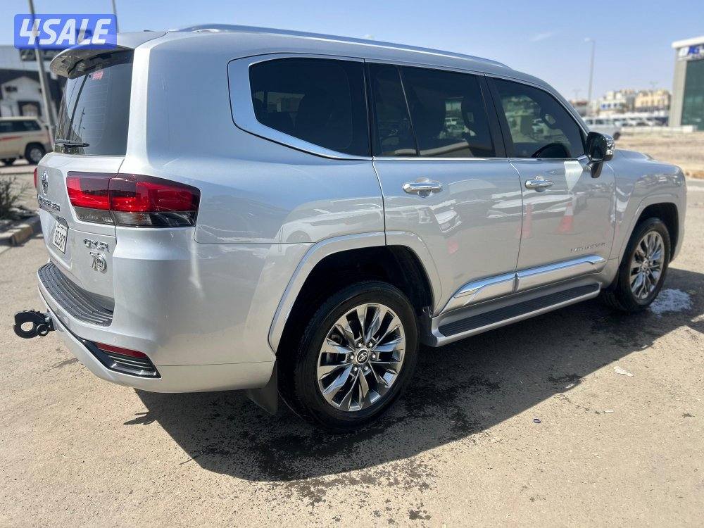 تويوتا لاند كروزر GX.R-V6
موديل 2024
ماشى 26.000 k.m 
وارد الساير.2