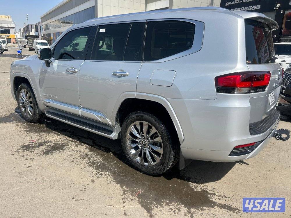 تويوتا لاند كروزر GX.R-V6
موديل 2024
ماشى 26.000 k.m 
وارد الساير.3