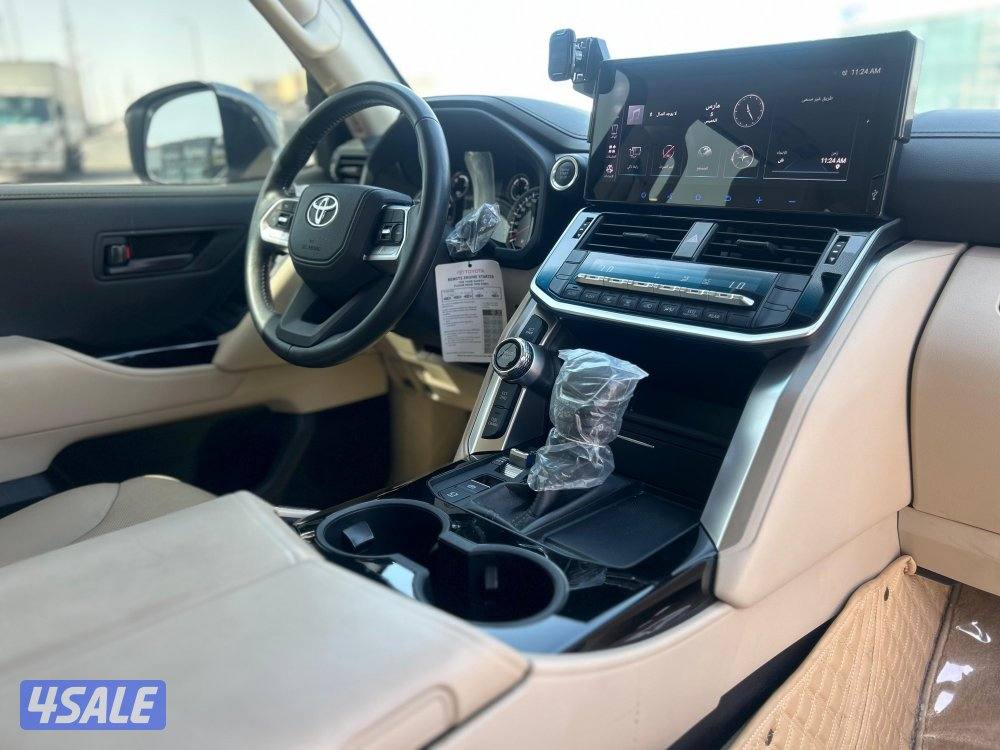 تويوتا لاند كروزر GX.R-V6
موديل 2024
ماشى 26.000 k.m 
وارد الساير.6