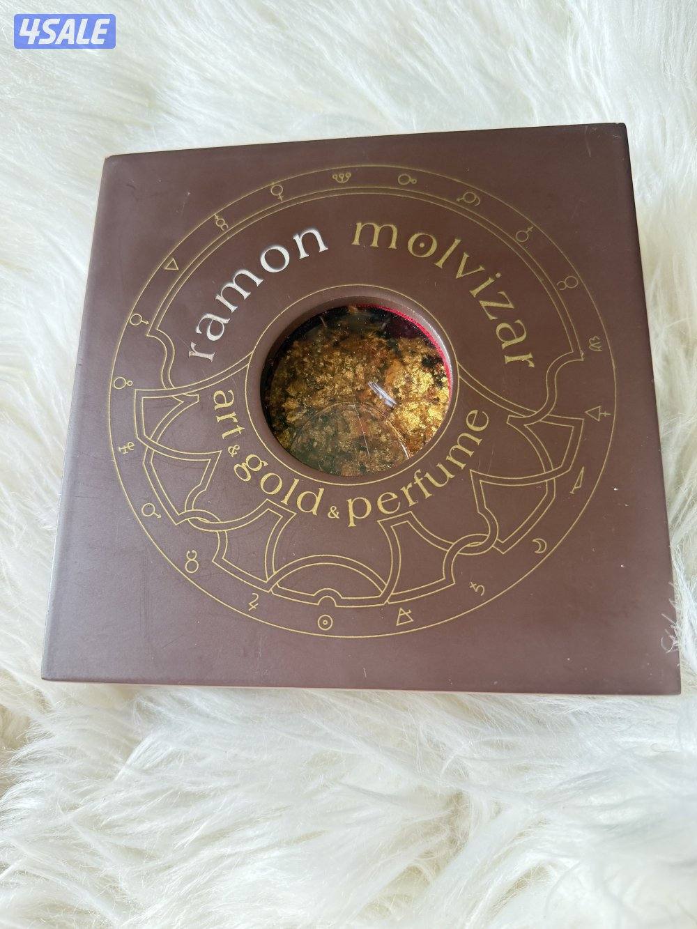 ✨ Ramon Molvizar: عندما تلتقي الفخامة بالذهب0